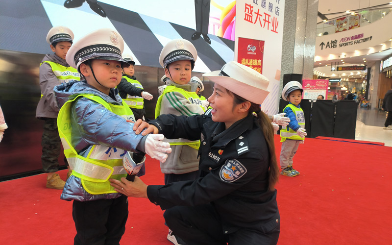 元旦“第一课”开讲。武汉交警供图