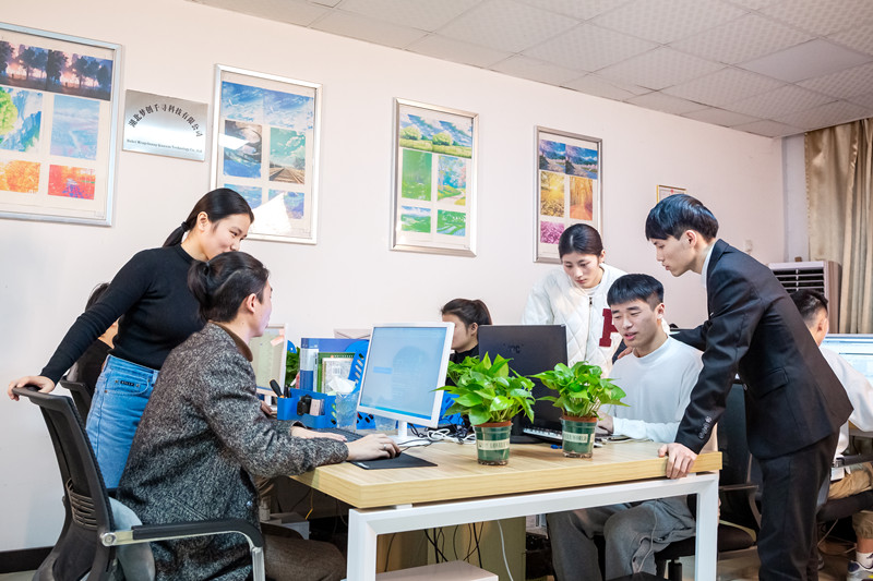 武汉工商学院学生在校大学生创新创业实践基地办公。