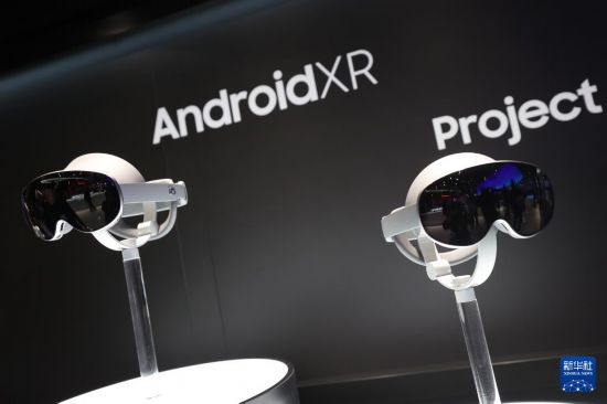 銆銆杩欐槸鍦ㄨタ鐝鐗欏反濉炵綏閭2025骞翠笘鐣岀Щ鍔ㄩ氫俊澶т細涓澶勫睍鍙颁笂鎷嶆憚鐨勫ご鏄捐惧囷紙3鏈3鏃ユ憚锛夈傛柊鍗庣ぞ璁拌 璧典竵鍠 鎽