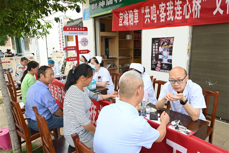 义诊现场。王敬丹摄