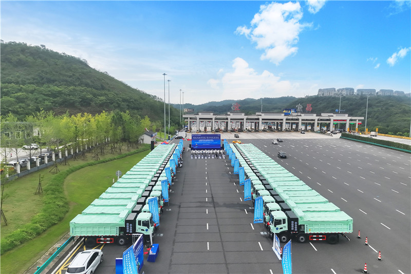 新能源绿色矿山战略合作签约暨首批50台新能源车辆交付仪式现场