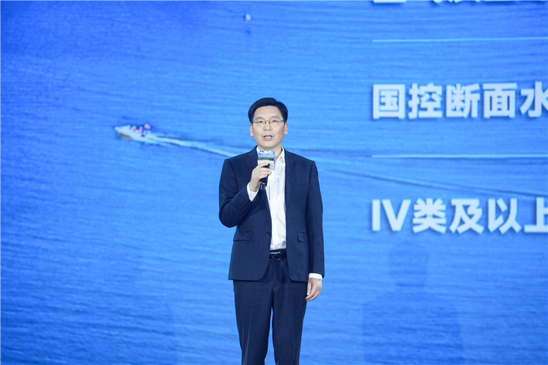武汉市生态环境局党组书记、局长张朝辉作主旨报告。彭年摄