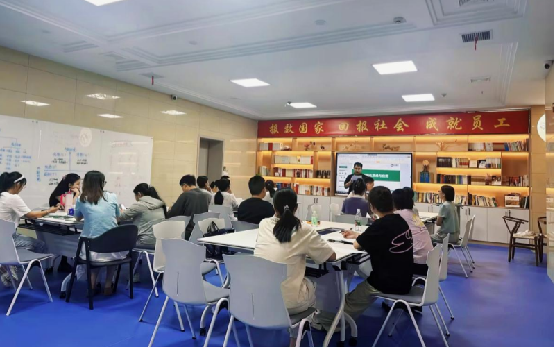 开展“AI 数字员工”数智化系列培训。