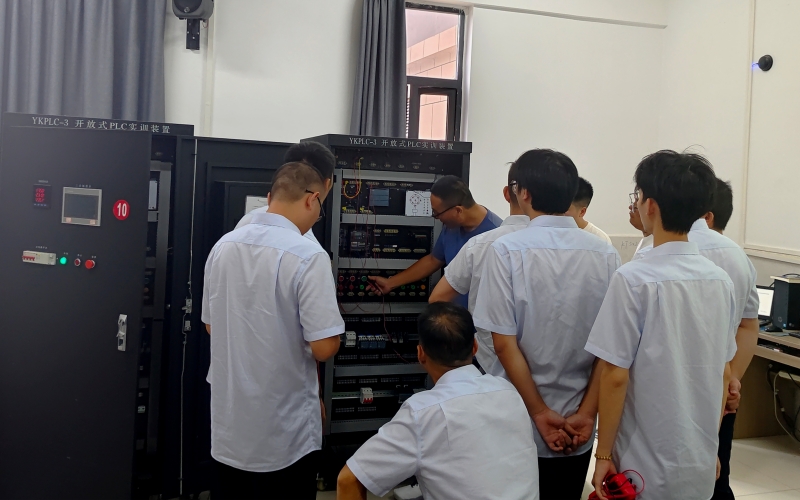 公司开展科普活动。