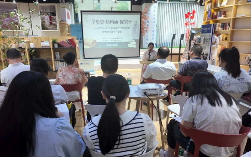 来自崇阳县各单位的党员干部代表分享读书体会。吴文君摄