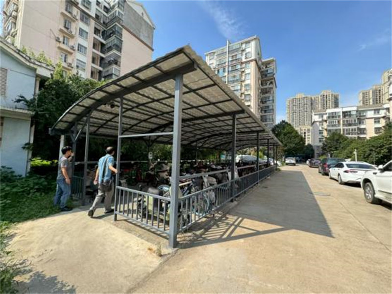 青菱花园小区电动车棚改造后