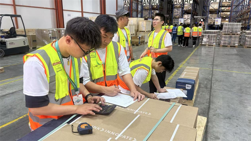 研学营学员现场操作物流操作流程。主办方供图