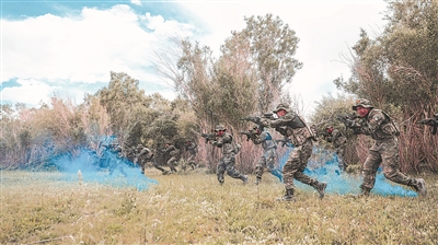 该中队组织训练（资料照片）。陈力宁摄