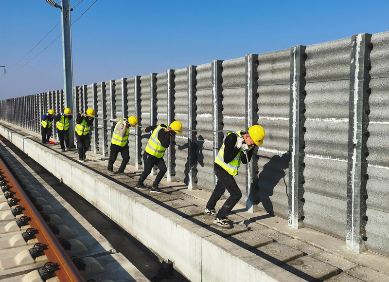 湖北移动推进信号升格，加速高铁沿线网络建设。