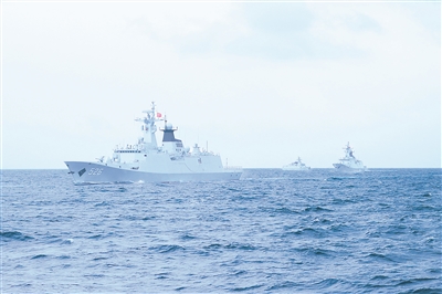 该部舰艇赴预定海域训练。王 雷摄