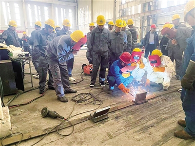 内蒙古总工会联合包头市总工会、兴安盟工会开展“疗休养+岗位对接”活动。