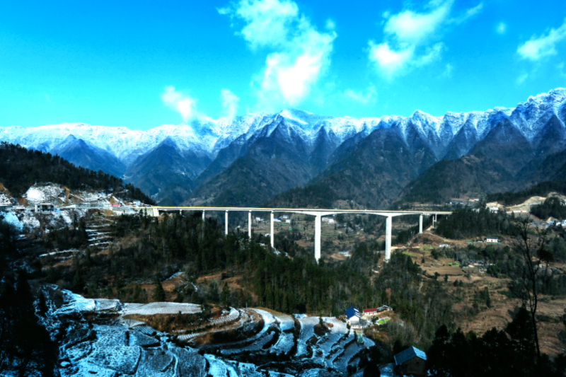 国家开发银行湖北省分行支持恩施州巴东公路升级