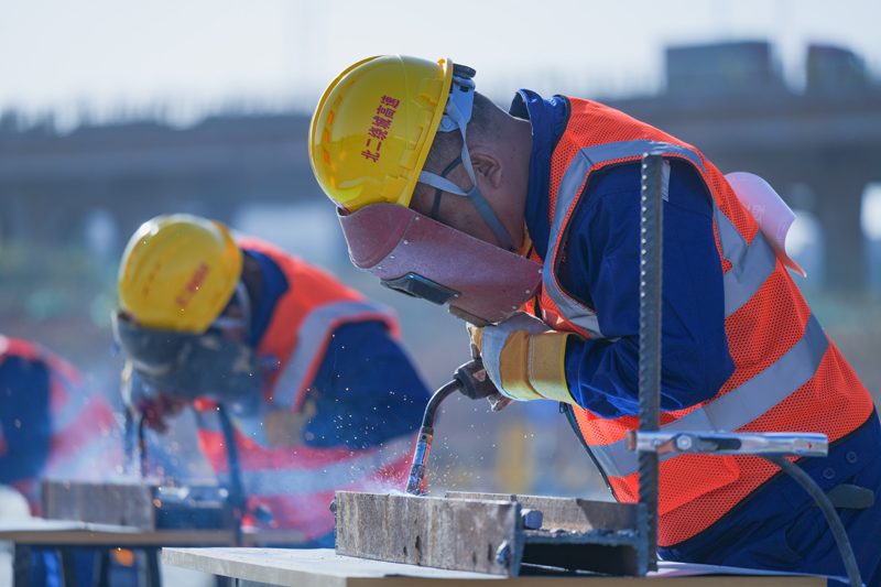 南昌北二绕城高速T2标首届产业工人技能比武大赛现场。黄劼摄