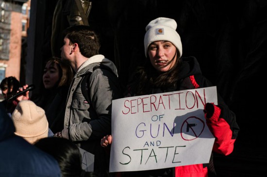 2023年2月24日,在美国马萨诸塞州波士顿,当地学生参加反枪支暴力集会。新华社发(朱子于摄)