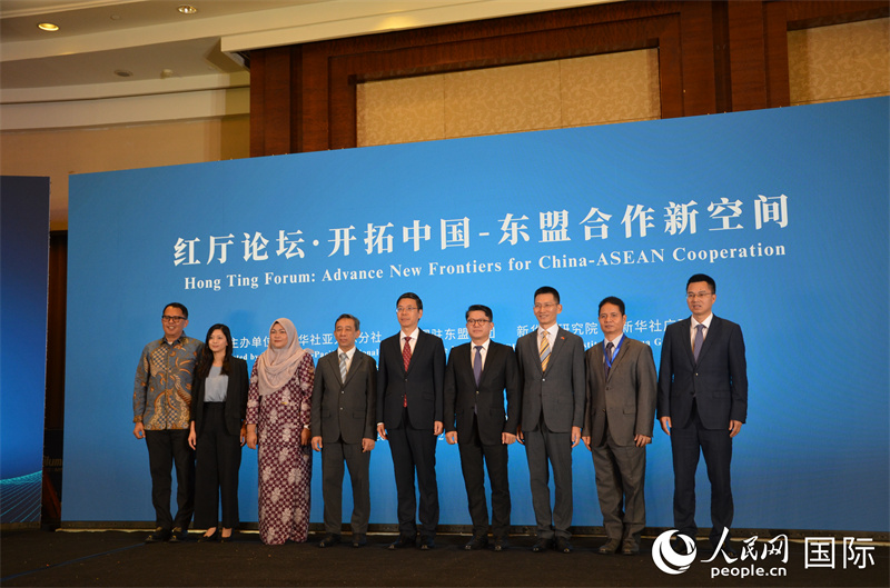 与会嘉宾合影留念。人民网记者 李培松摄